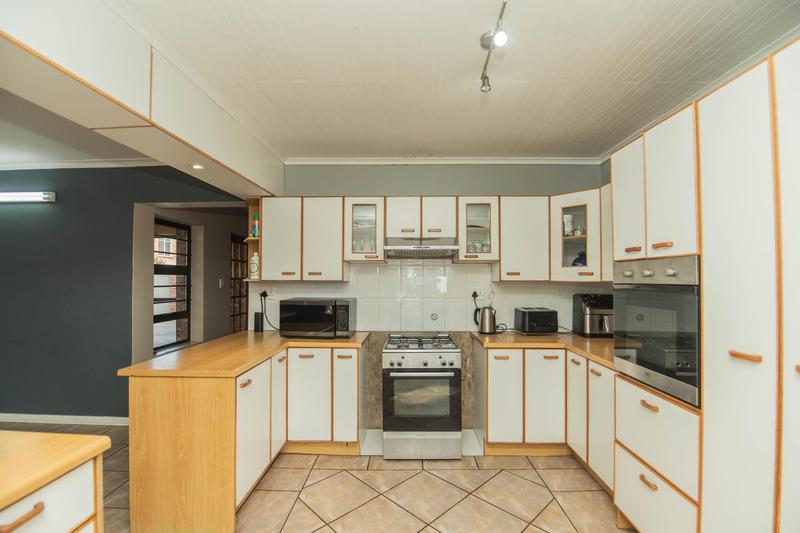 5 Bedroom Property for Sale in Bluewater Bay Eastern Cape